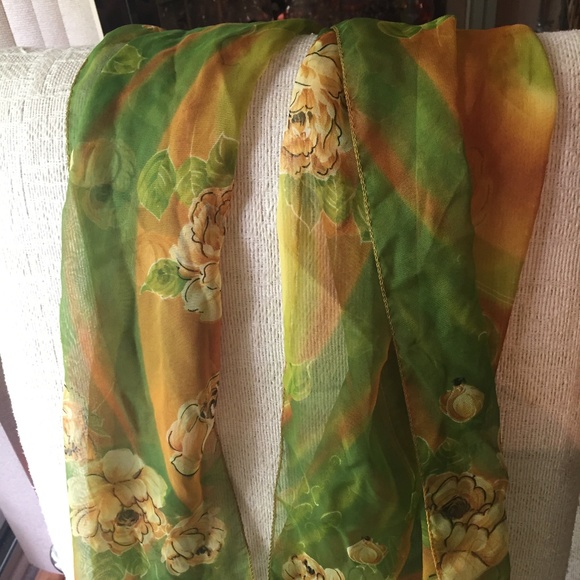 SCARF - Picture 2 of 3